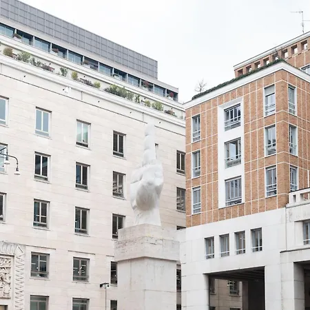 Elegante E Raffinato Bilocale B In Piazza Affari